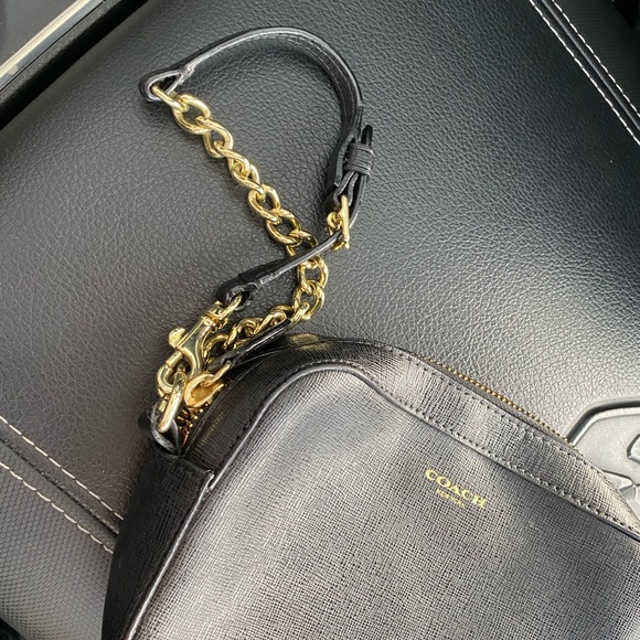 Coach clutch/wristlet - Picture 1 of 3